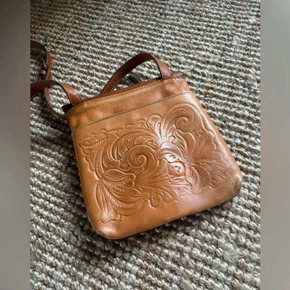Patricia Nash Granada Brown Leather Crossbody Bag. - Picture 10 of 12